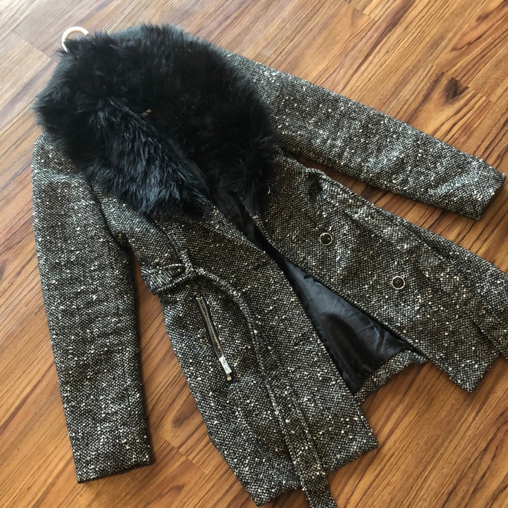 Guess coat with faux fur collar fantastic deal